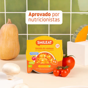 Pratinho Smileat de Ravioli de abóbora com molho de tomate e cogumelos, aprovado por nutricionistas para bebé de 15 meses.