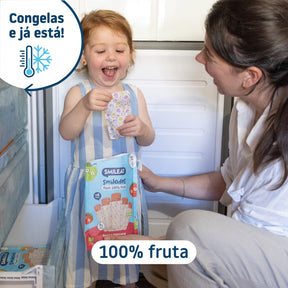 Mãe e filha a partilhar gelado de fruta biológica – feito só com fruta real e honesta